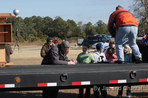  Pilot/CEO Joe Duff and crane specialist Walter Sturgeon meet young fans.